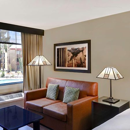 Doubletree By Hilton Phoenix- Tempe Exterior photo