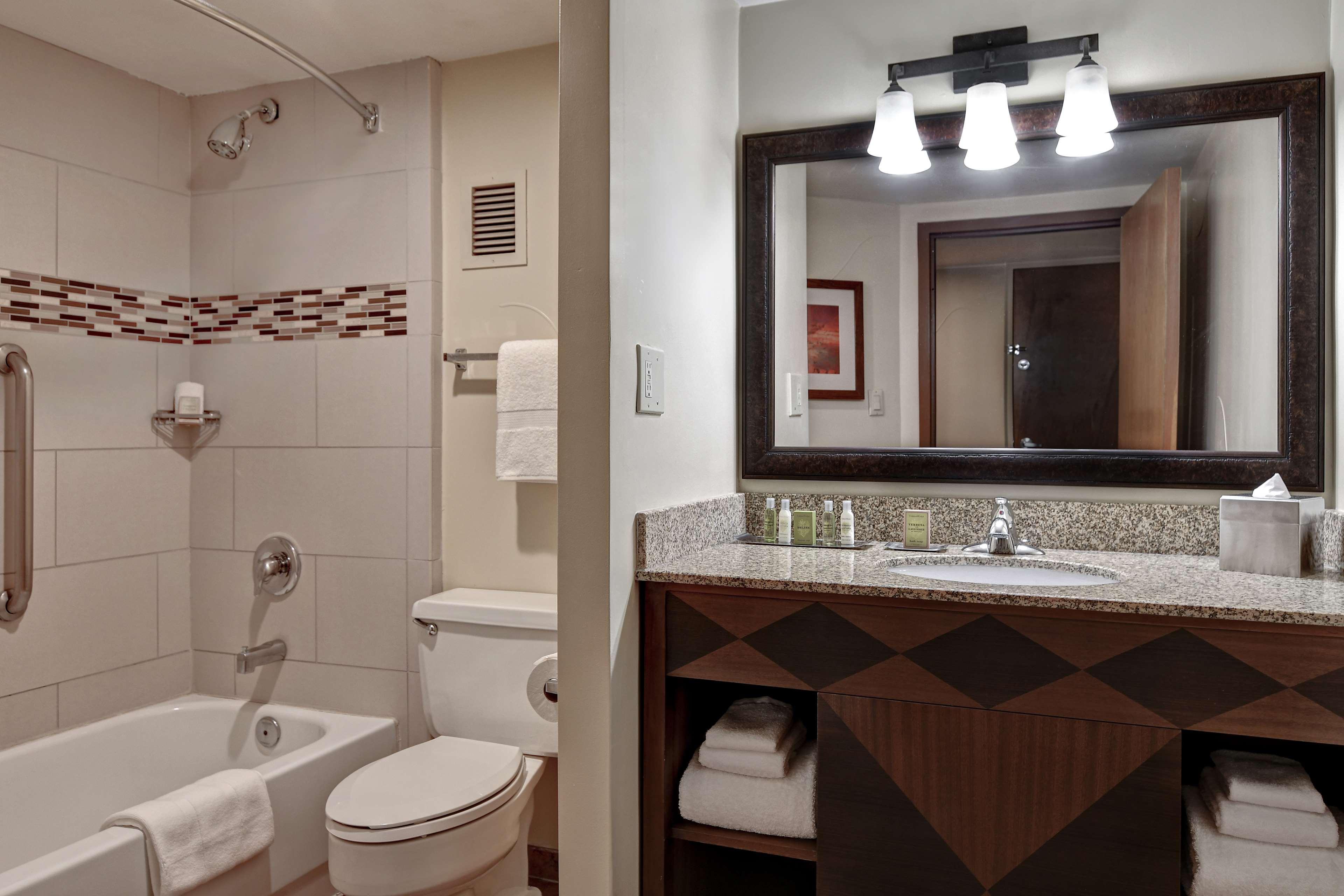 Doubletree By Hilton Phoenix- Tempe Exterior photo
