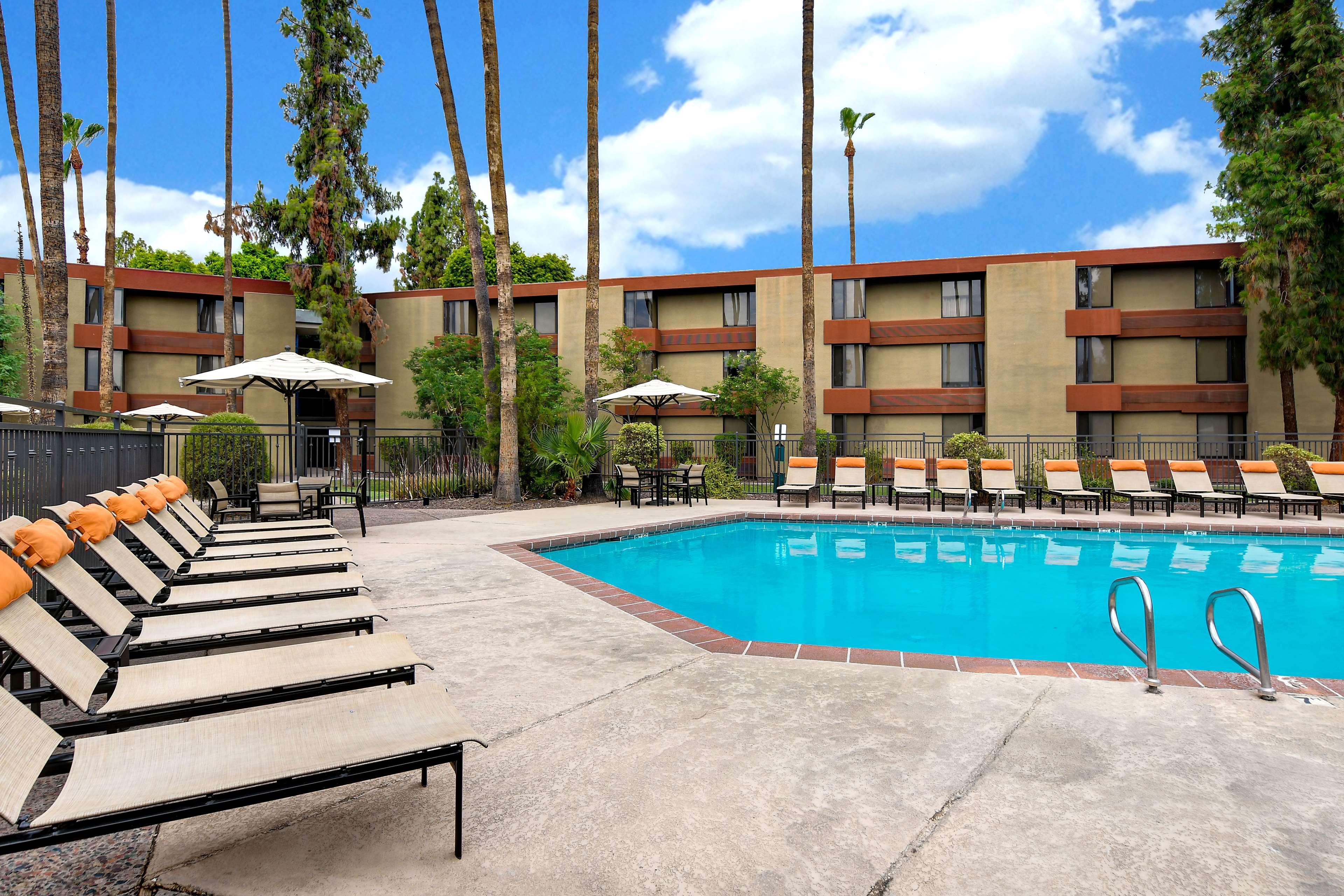 Doubletree By Hilton Phoenix- Tempe Exterior photo