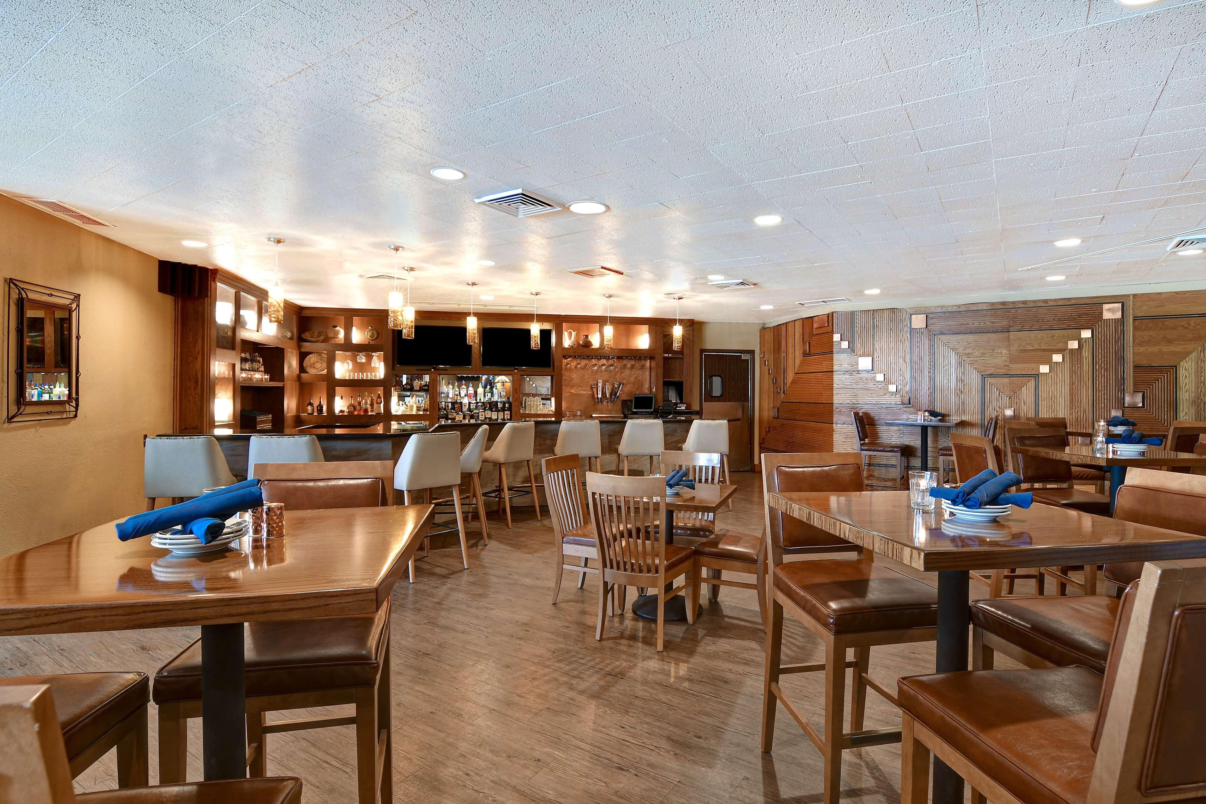 Doubletree By Hilton Phoenix- Tempe Exterior photo