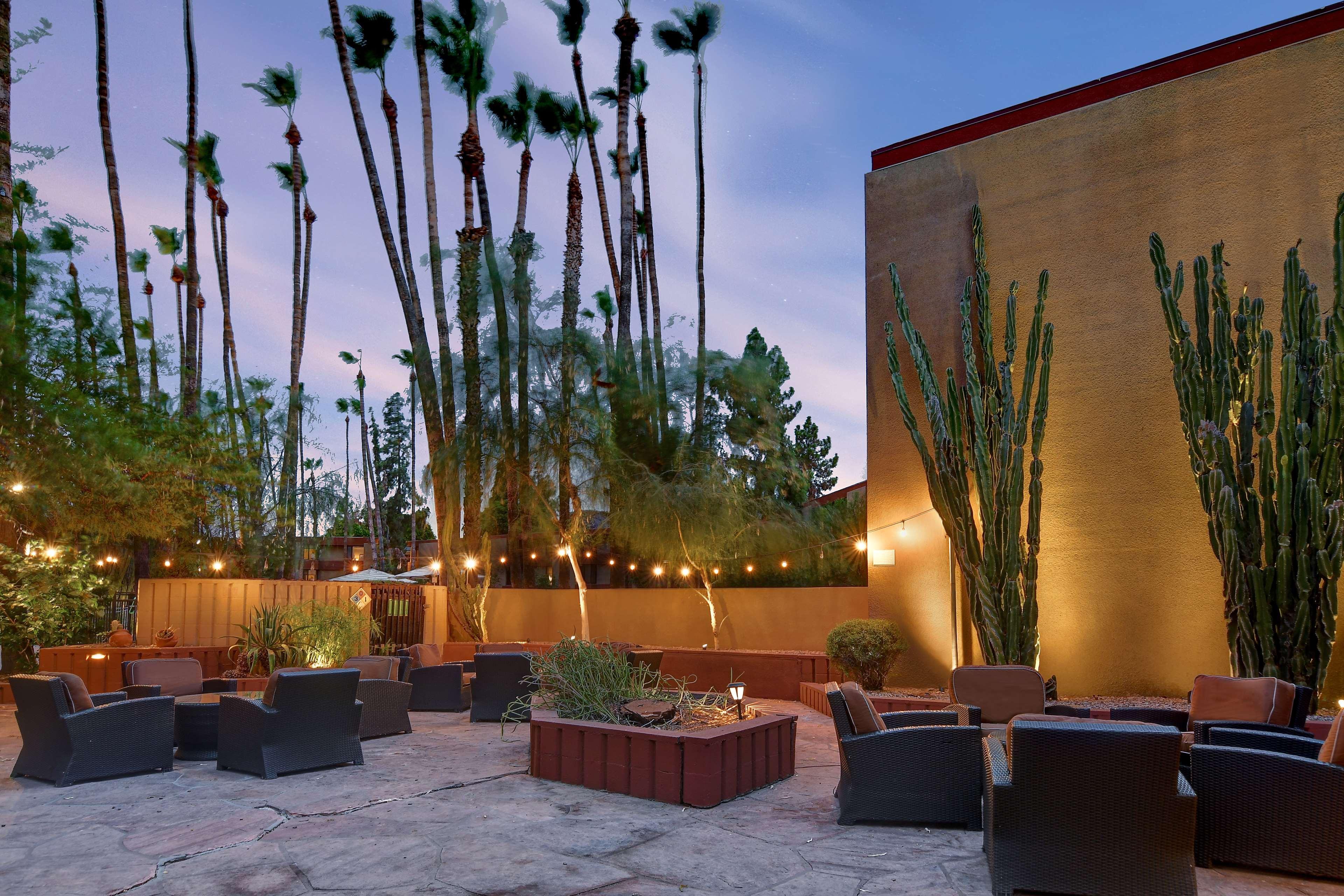 Doubletree By Hilton Phoenix- Tempe Exterior photo