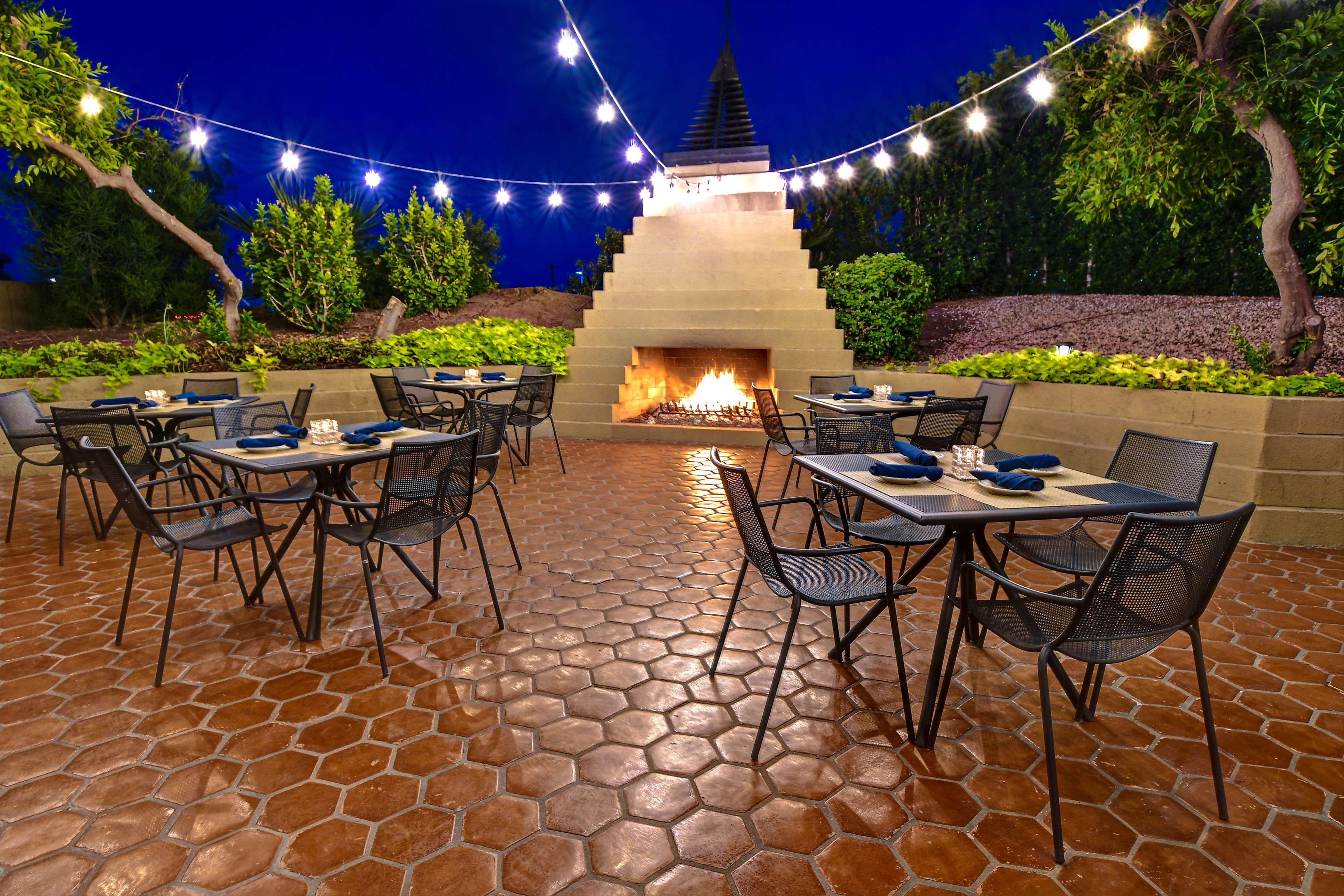 Doubletree By Hilton Phoenix- Tempe Exterior photo
