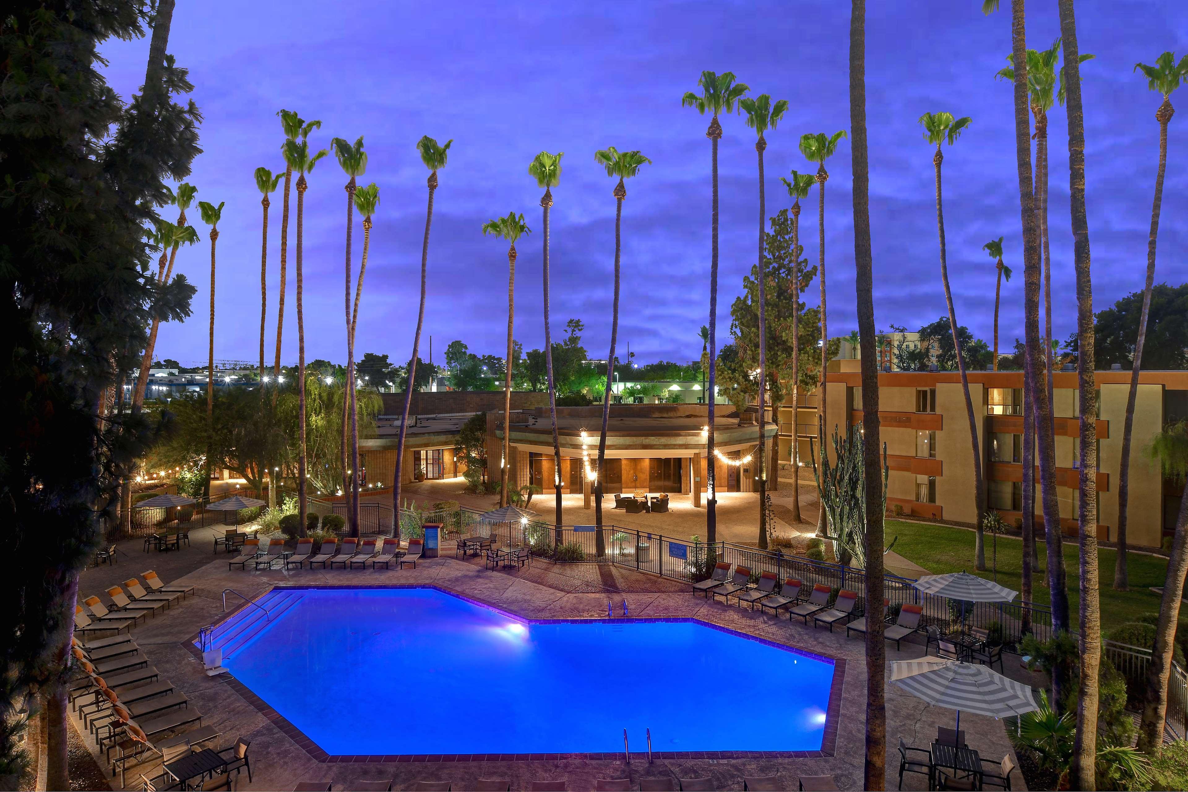Doubletree By Hilton Phoenix- Tempe Exterior photo
