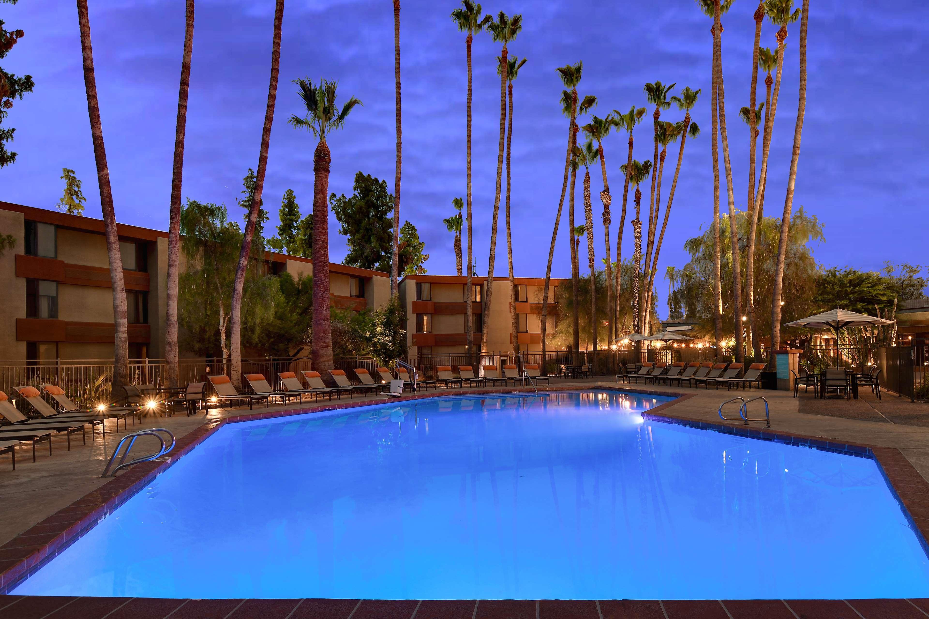 Doubletree By Hilton Phoenix- Tempe Exterior photo