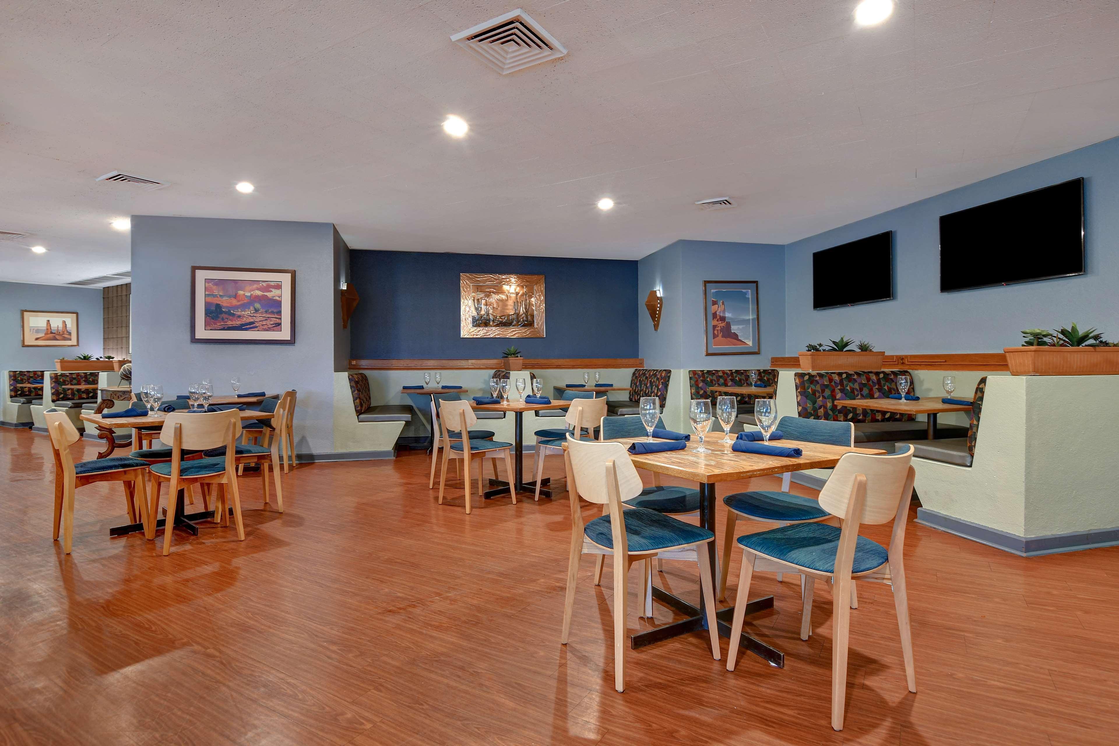 Doubletree By Hilton Phoenix- Tempe Exterior photo